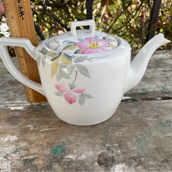 Noritake Azalea white floral teapot - Picture 3 of 12